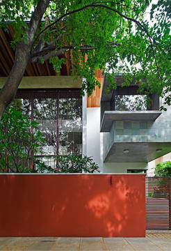 Gallery of Bhuwalka House / Khosla Associates  - 13