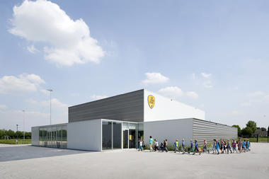 Sports Hall ‘De Smeltkroes’ Liessel / Slangen + Koenis Architects