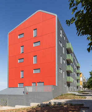30 social dwellings in Gavá / Pich-Aguilera Architects