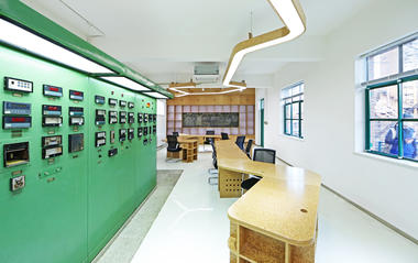 751 Creative Industrial Office Design / hyperSity office