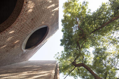 Gallery of Louis Kahn's Indian Institute of Management in Ahmedabad Photographed by Laurian Ghinitoiu  - 8