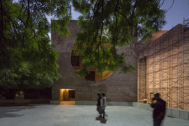 Gallery of Louis Kahn's Indian Institute of Management in Ahmedabad Photographed by Laurian Ghinitoiu  - 14