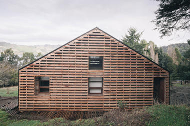 Holmes - Fuentealba House / Francis Pfenniger