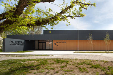 Temporary School Gymnasium / MIDE architetti  + Paolo Didonè