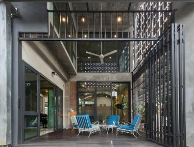 Gallery of Clay Roof House / DRTAN LM Architect  - 10