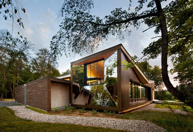 Discovery Centre for the Mont-Tremblant National Park / Smith Vigeant Architects