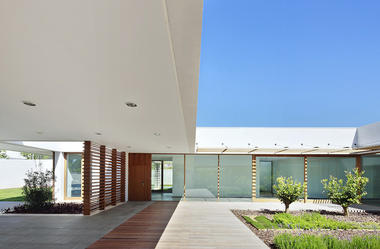 AMADIP Center / Juan Alba + Ester Morro