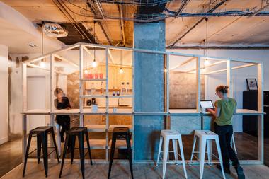 Kiss Kiss Bank Bank's HQ / Agence Vincent & Gloria Architectes