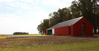 Pool House La Lunera / Nicolás Pinto da Mota + Victoria María Falcón