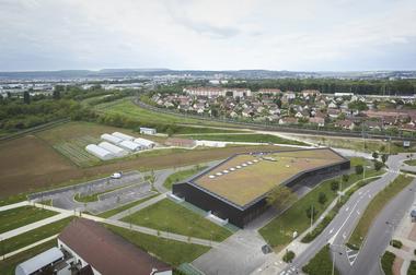 Centro deportivo “Véronique Pecqueux-Rolland“ Longvic / Dietrich | Untertrifaller Architekten + Sénéchal-Auclair Architectes