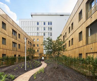 Transformação de um Edifício de Escritórios em 90 Apartamentos / MOATTI-RIVIERE