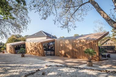 Restaurante Boos Beach Club  / Metaform architects