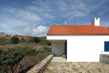 Casa dos Caseiros / SAMF Arquitectos