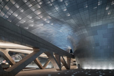 Gallery of Fluid Luminosity: The Architectural Lighting of Zaha Hadid  - 11