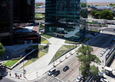 Galería de Plaza Catalina  / Adamo Faiden  - 1