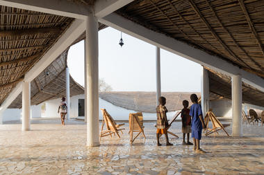 Galeria de Residência do Novo Artista em Senegal / Toshiko Mori  - 1