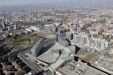 Plaza Gino Valle / Valle Architetti Associati