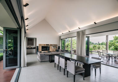 The Triangle House / Phongphat Ueasangkhomset
