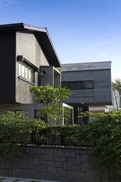 The Extended House / Formwerkz Architects