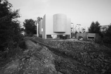 Álvaro Siza's Church of Saint-Jacques-de-la-Lande Under Construction in Brittany