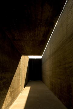 Gallery of These Stunning Photos Commemorate the 50th Anniversary of Alvaro Siza's Pool On The Beach  - 15