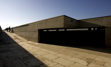 Gallery of These Stunning Photos Commemorate the 50th Anniversary of Alvaro Siza's Pool On The Beach  - 29