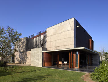 The Shadow House / Samira Rathod Design Associates