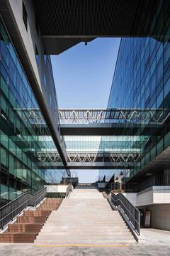  Dongduk Women's University Centennial Memorial Hall  / HYUNDAI Architects & Engineers