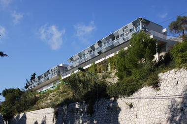 Strip Of Six Appartments In Eze / CAB Architects