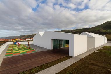 Casa do Povo da Maia Nursery / M-Arquitectos 