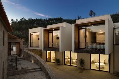 Hotel Rural / Rómulo Neto