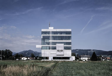 System Industrie Electronic 总部办公楼 / marte.marte architects