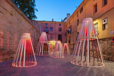 Desde Singapur, DP Architects intervino Logroño con su propia visión de los vinos de La Rioja