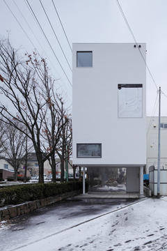 Gallery of White Collage / Keikichi Yamauchi Architect and Associates  - 1