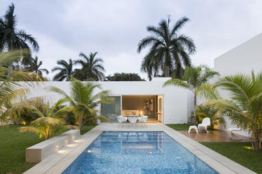 Ancha House / Augusto Quijano Arquitectos