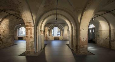 Gallery of The Ruin / Rozhdestvenka architectural bureau  - 5