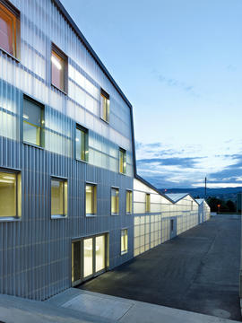 Multifunctional Building and Infrastructure / bunq architectes