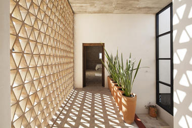 Casa Iguana / OBRA BLANCA