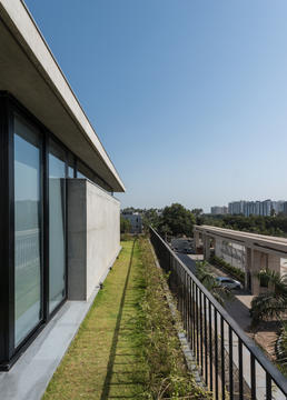Gallery of Brick Curtain House / Design Work Group  - 11
