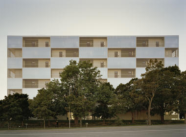 高质量低成本——法国预制公寓 / Andreas Martin-Löf Arkitekter