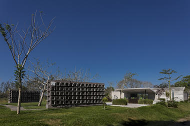 Jardín Funerario / Taller DIEZ 05