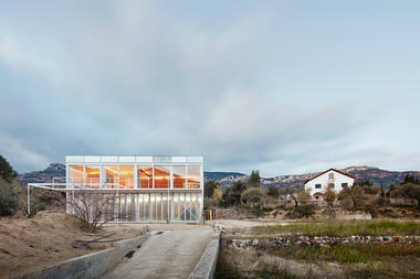 OE House  / Fake Industries Architectural Agonism +  Aixopluc