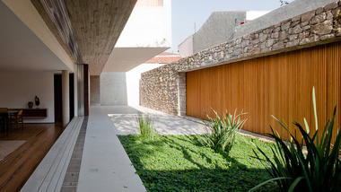Gallery of House 6 / Marcio Kogan  - 24