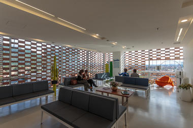 Gallery of Santa Fe de Bogotá Foundation / El Equipo de Mazzanti  - 10