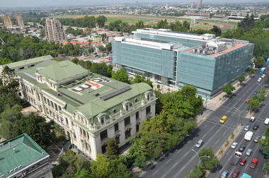 Galería de Facultad de Ciencias Físicas y Matemáticas Universidad de Chile / Borja Huidobro + A4 Arquitectos  - 5