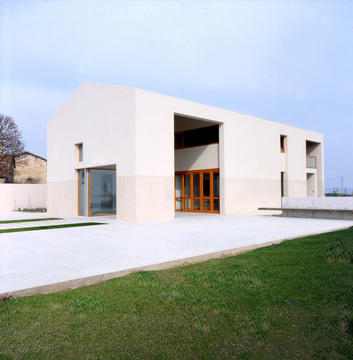 Casa en Gardelegui  / Roberto Ercilla Arquitectura
