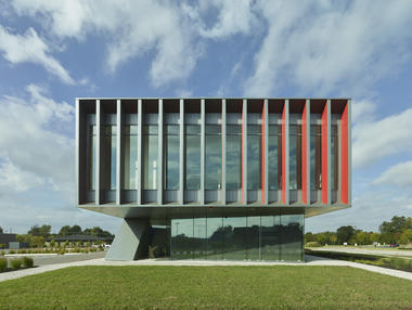 Harvey Pediatric Clinic / Marlon Blackwell Architect