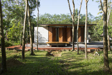 Phatthalung House / Rakchai Norateedilok Architect