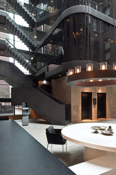 上世纪老建筑碰上现代玻璃体的火花：音乐酒店 / Lissoni Associati