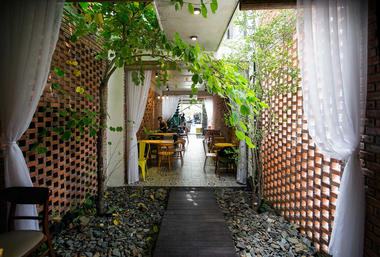 Gallery of 85 Coffee House / 85 Design  - 1